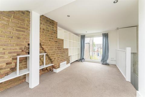 10 George Street, London, W7 3TA