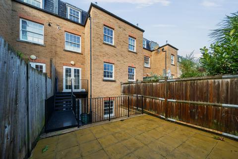 2 bedroom terraced house for sale, Trafalgar Grove, London