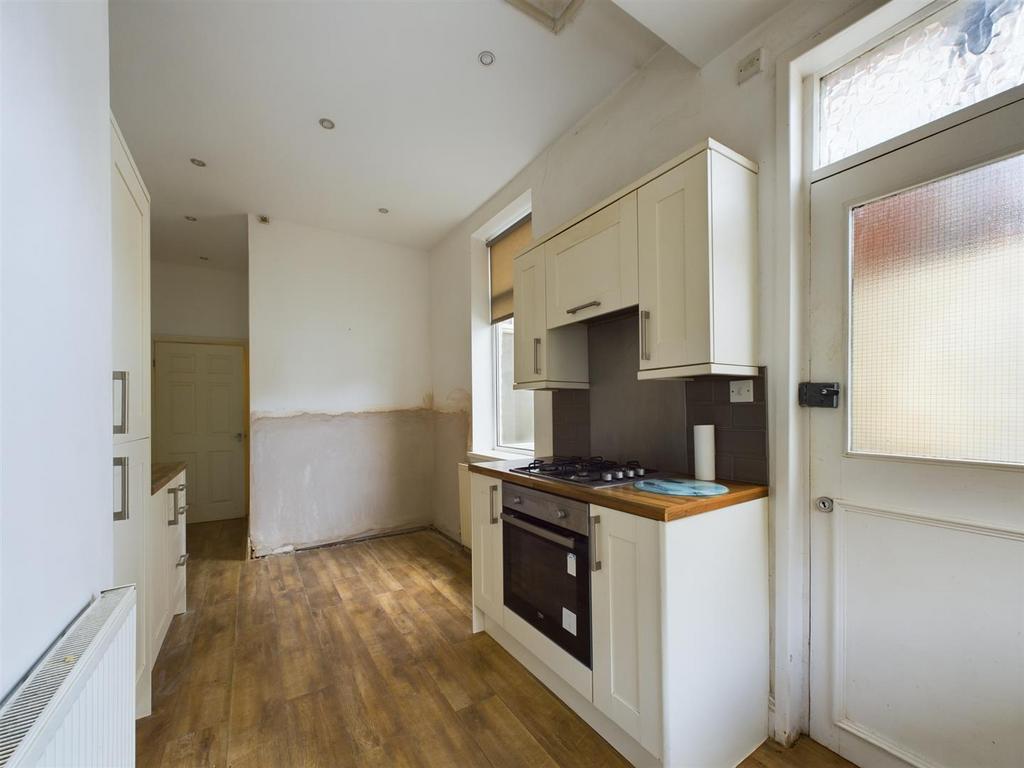Kitchen 2.jpg