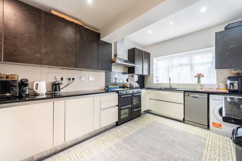 2 bedroom flat for sale, Lovat Close, Dollis Hill, London, NW2