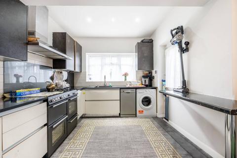 2 bedroom flat for sale, Lovat Close, Dollis Hill, London, NW2