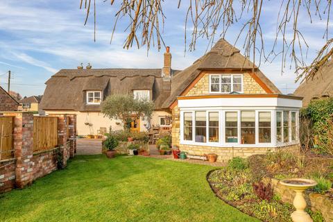 5 bedroom cottage for sale, High Street, Thurlby, Bourne, PE10