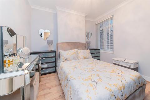 3 bedroom flat for sale, West Hendon Broadway, West Hendon, London