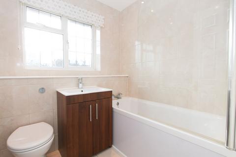 3 bedroom detached house to rent, Glencoe Road, Hayes, UB4