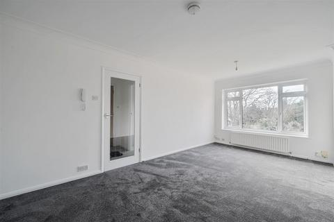 3 bedroom flat for sale, Maple Road, Surbiton