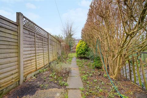 2 bedroom maisonette for sale, Tremaine Road, London, Penge, SE20