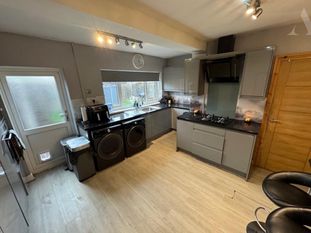 14 Tufnel Grove kitchen x 2