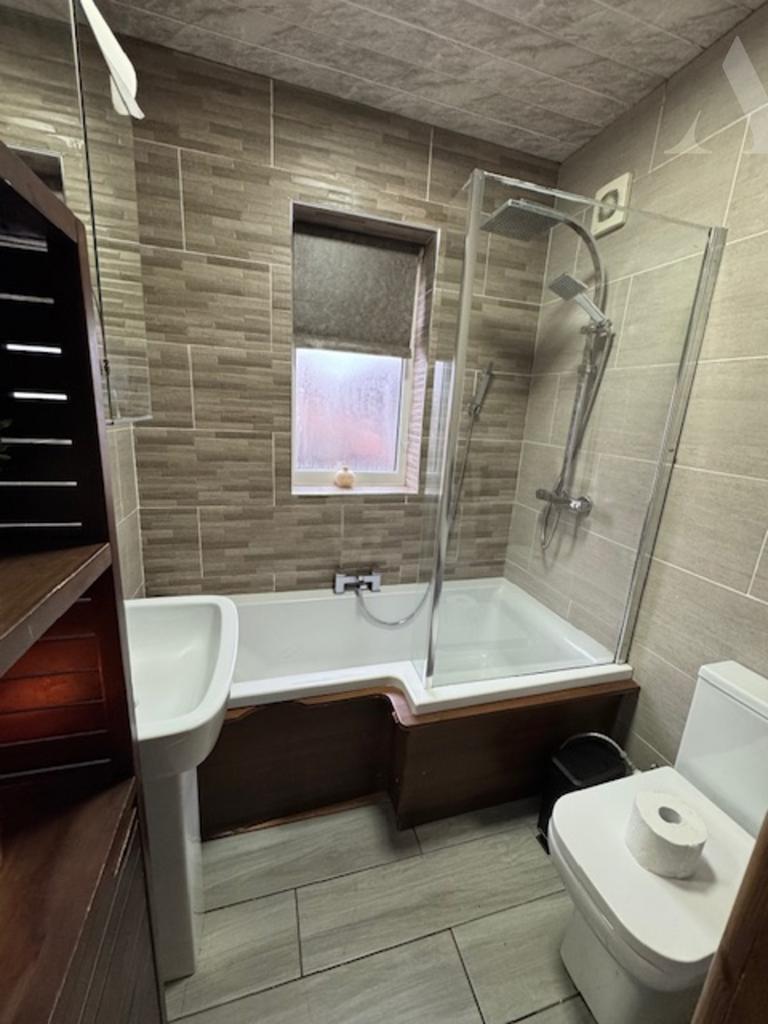 14 Tufnel Grove bathroom
