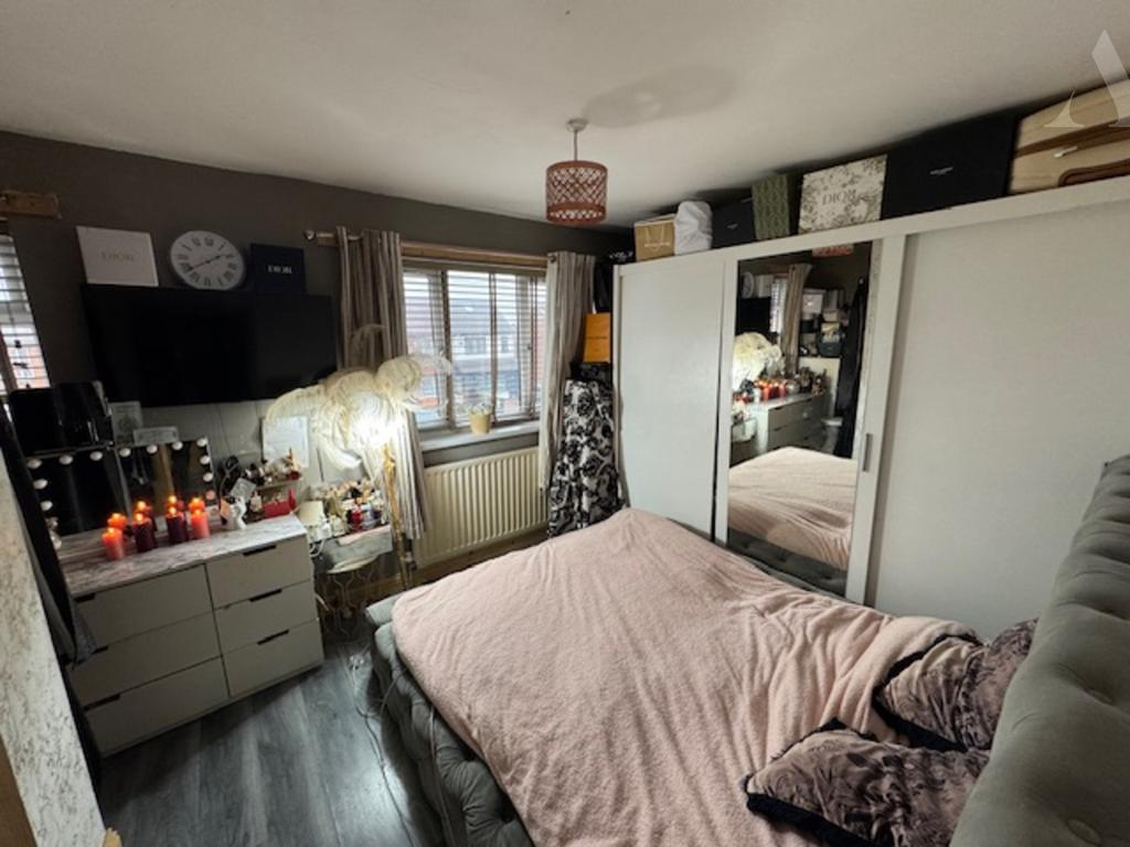 14 Tufnel Grove bedroom 1