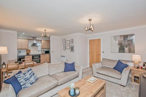 2 bedroom flat for sale, Bradford Road, Birkenshaw, Bradford, West Yorkshire, BD11