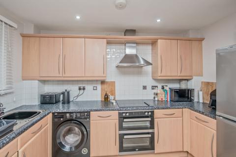 2 bedroom flat for sale, Bradford Road, Birkenshaw, Bradford, West Yorkshire, BD11