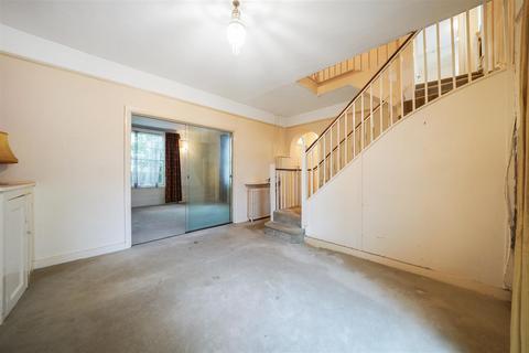 20 Parkfields, London, SW15 6NH