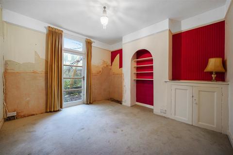 20 Parkfields, London, SW15 6NH