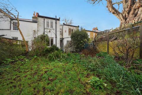20 Parkfields, London, SW15 6NH