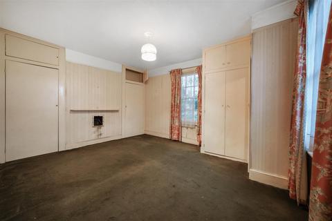 20 Parkfields, London, SW15 6NH