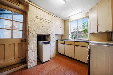 20 Parkfields, London, SW15 6NH