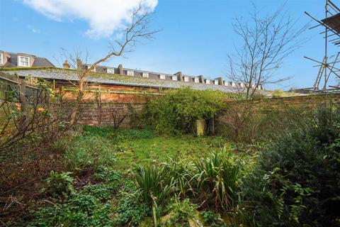 20 Parkfields, London, SW15 6NH