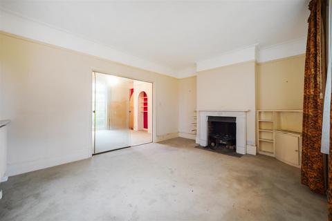 20 Parkfields, London, SW15 6NH