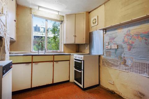 20 Parkfields, London, SW15 6NH