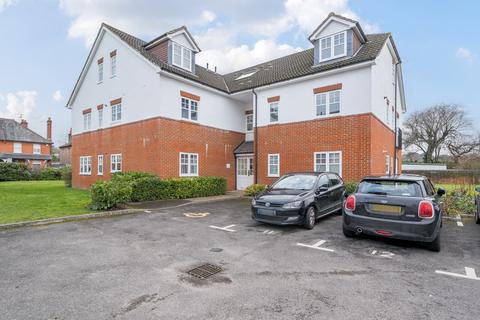 Kings Gate, Woking, GU21