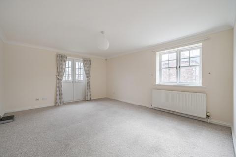 2 bedroom flat for sale, Kings Gate, Woking, GU21