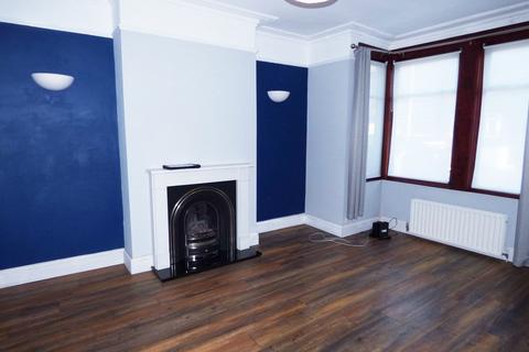 4 bedroom terraced house to rent, Landseer Avenue, Leeds LS13