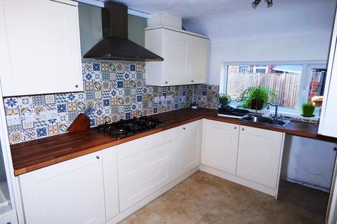 4 bedroom terraced house to rent, Landseer Avenue, Leeds LS13