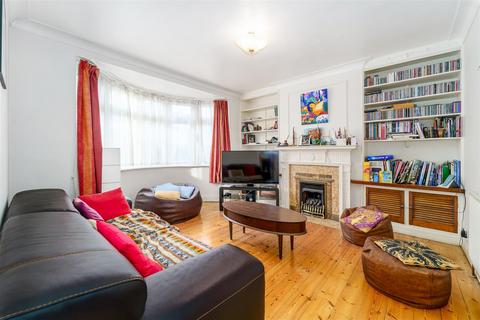27 Chalfont Way, London, W13 9XN