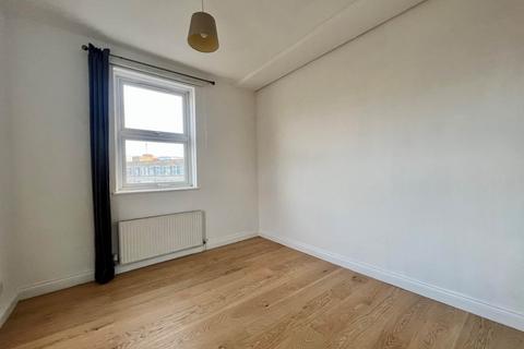 2 bedroom flat to rent, Mare Street, Hackney, E8