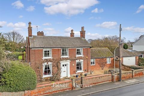 4 bedroom detached house for sale, Colchester Road, Thorpe-le-Soken, Clacton-on-Sea, Essex, CO16