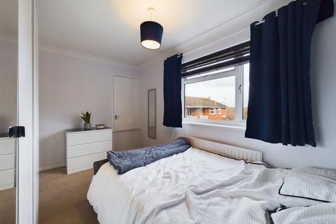 28 Caernarvon Close, Towcester, NN12 6UP