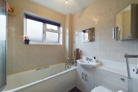 28 Caernarvon Close, Towcester, NN12 6UP