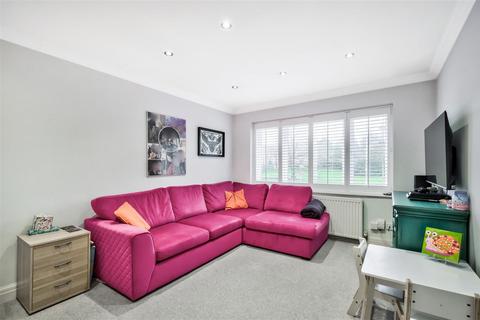 2 bedroom maisonette for sale, Chigwell Road, Woodford Green