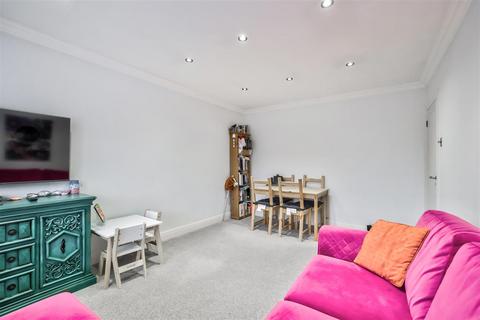 2 bedroom maisonette for sale, Chigwell Road, Woodford Green