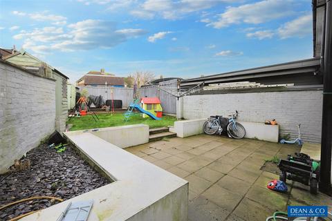 4 bedroom end of terrace house for sale, Findon Close, Hove