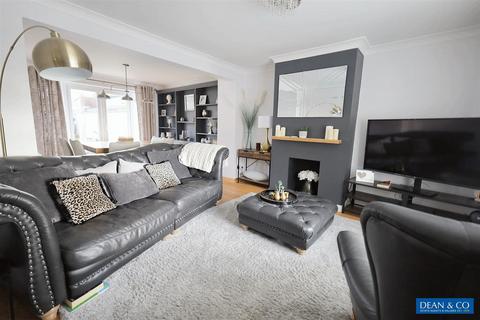 4 bedroom end of terrace house for sale, Findon Close, Hove