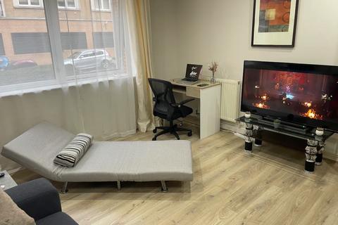 1 bedroom flat to rent, Sail Court, Newport Avenue, Sail Court, Newport Avenue, London E14