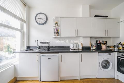 2 bedroom apartment to rent, Ashley Road London N19