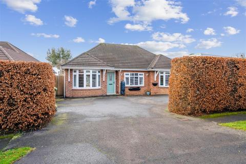 3 bedroom detached bungalow for sale, Pulens Crescent, Petersfield