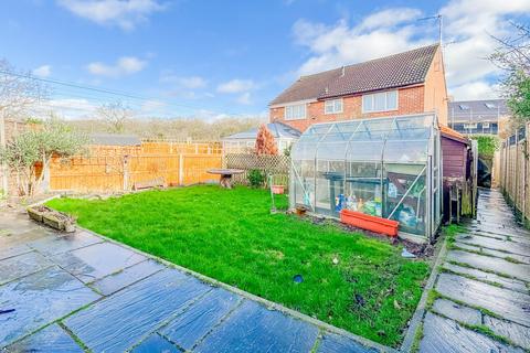 1 bedroom semi-detached house for sale, Caernarvon Close, Hockley SS5