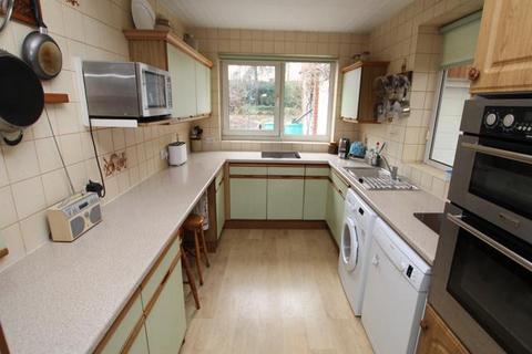 27 Simpson Grove, Bradford, BD10 9SD