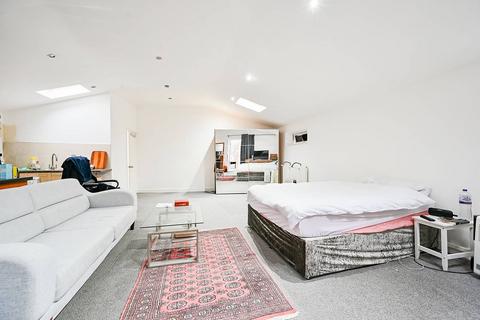 Studio for sale, Barlow Road, Acton, London, W3