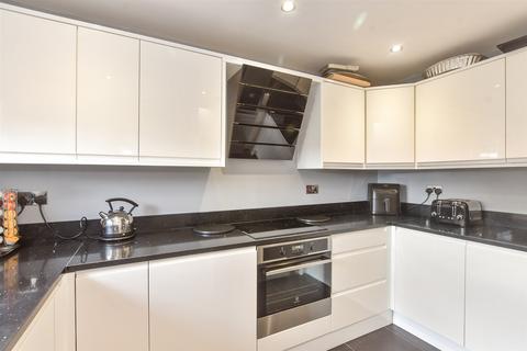 3 bedroom semi-detached house for sale, Roding Way, Wickford, Essex