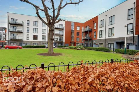 2 bedroom flat for sale, Jackdaw Close, Romford