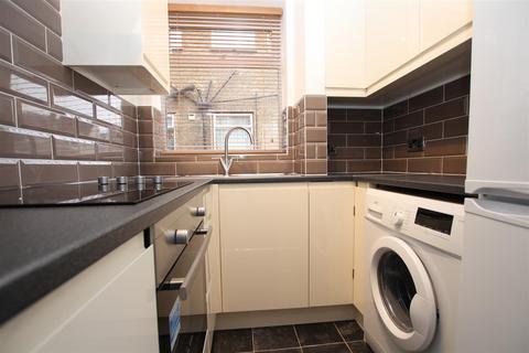 2 bedroom maisonette to rent, Eversley Avenue, Bexleyheath, Kent