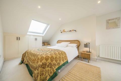 40 Stapleton Road, London, SW17 8AU