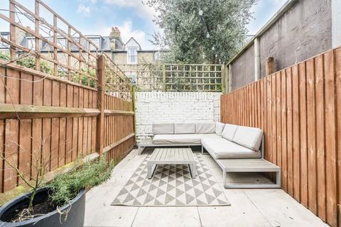 40 Stapleton Road, London, SW17 8AU