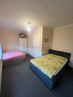 1 bedroom in a house share to rent, Ilford, IG1