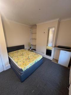 1 bedroom in a house share to rent, Ilford, IG1