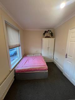 1 bedroom in a house share to rent, Ilford, IG1